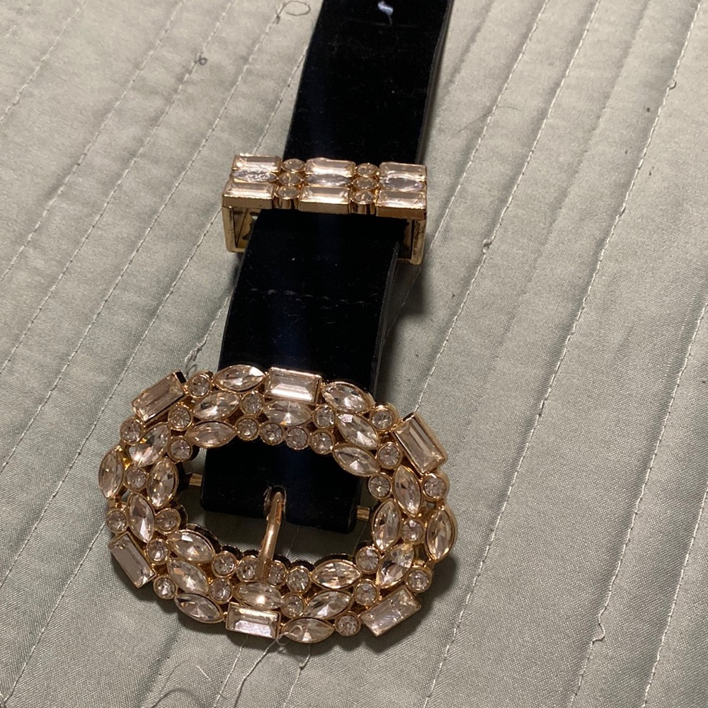 Black velvet jewel oval buckle belt